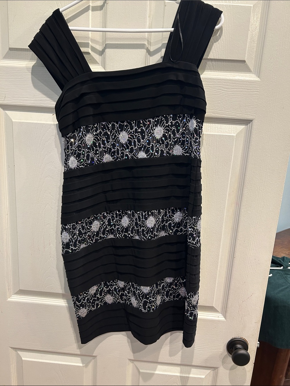 Elegant Black and White Lace-Accent Sleeveless Dress